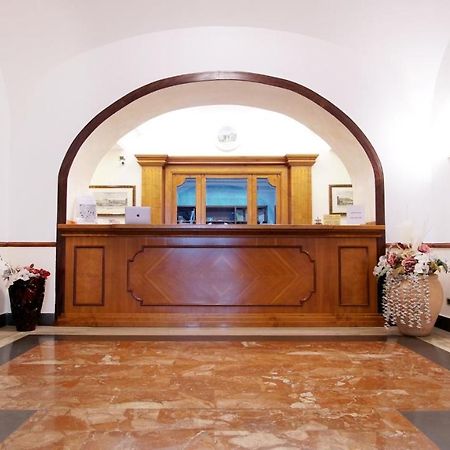 Hotel Cesare 14 Неаполь Экстерьер фото